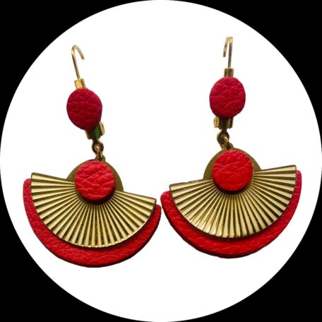 boucles d'oreilles - CIBELES- en cuir rouge légèrement grainé mat- support dormeuses -