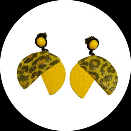 boucles d'oreilles - PENERA- en cuir léopard jaune irisé et jaune d'or grainé - puces -cabochon 2-