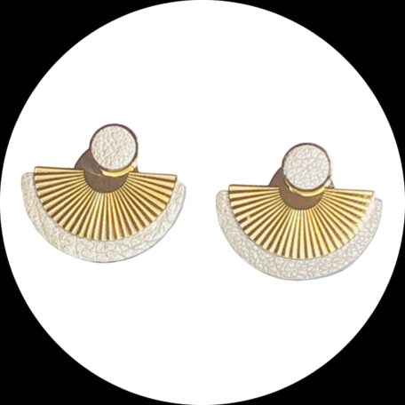 Boucles d'oreilles - CIBELES- en cuir blanc cassé irisé- support clou d'oreilles--