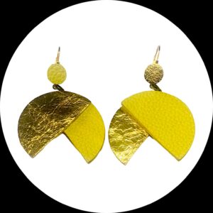 boucles d'oreilles - MAXI PENERA- en cuir jaune citron et or froissé- support dormeuses -1-