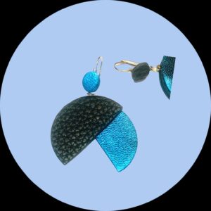 boucles d'oreilles - MAXI PENERA- en cuir noir grainé et bleu caraibe- support dormeuses -1-