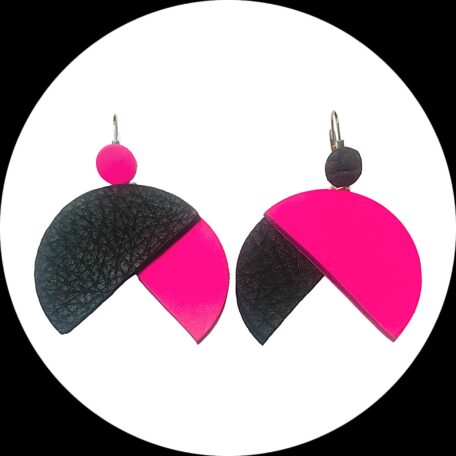 boucles d'oreilles - MAXI PENERA- en cuir noir grainé et rose fluo- support dormeuses --