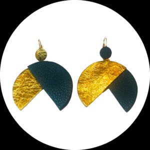 boucles d'oreilles - MAXI PENERA- en cuir vert pétrole foncé et doré effet froissé - support dormeuses -4-