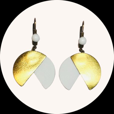 boucles d'oreilles - PENERA- en cuir blanc mat et doré brillant - dormeuses -cabochon 2-