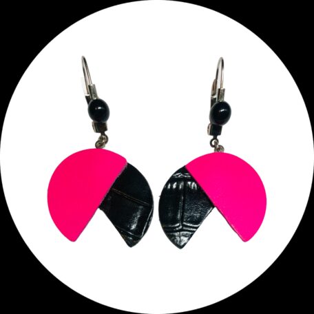 boucles d'oreilles - PENERA- en cuir rose fluo et noir croco - dormeuses -cabochon noir 5-