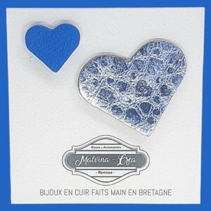 pin's en cuir - VERONE- duo en cuir bleu myosotis irisé et bleu azur-