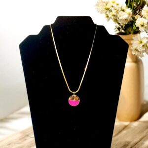 collier - ECUADOR- cuir rose fluo et léopard-