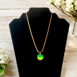 collier -ECUADOR- cuir vert gazon irisé et vert fluo-