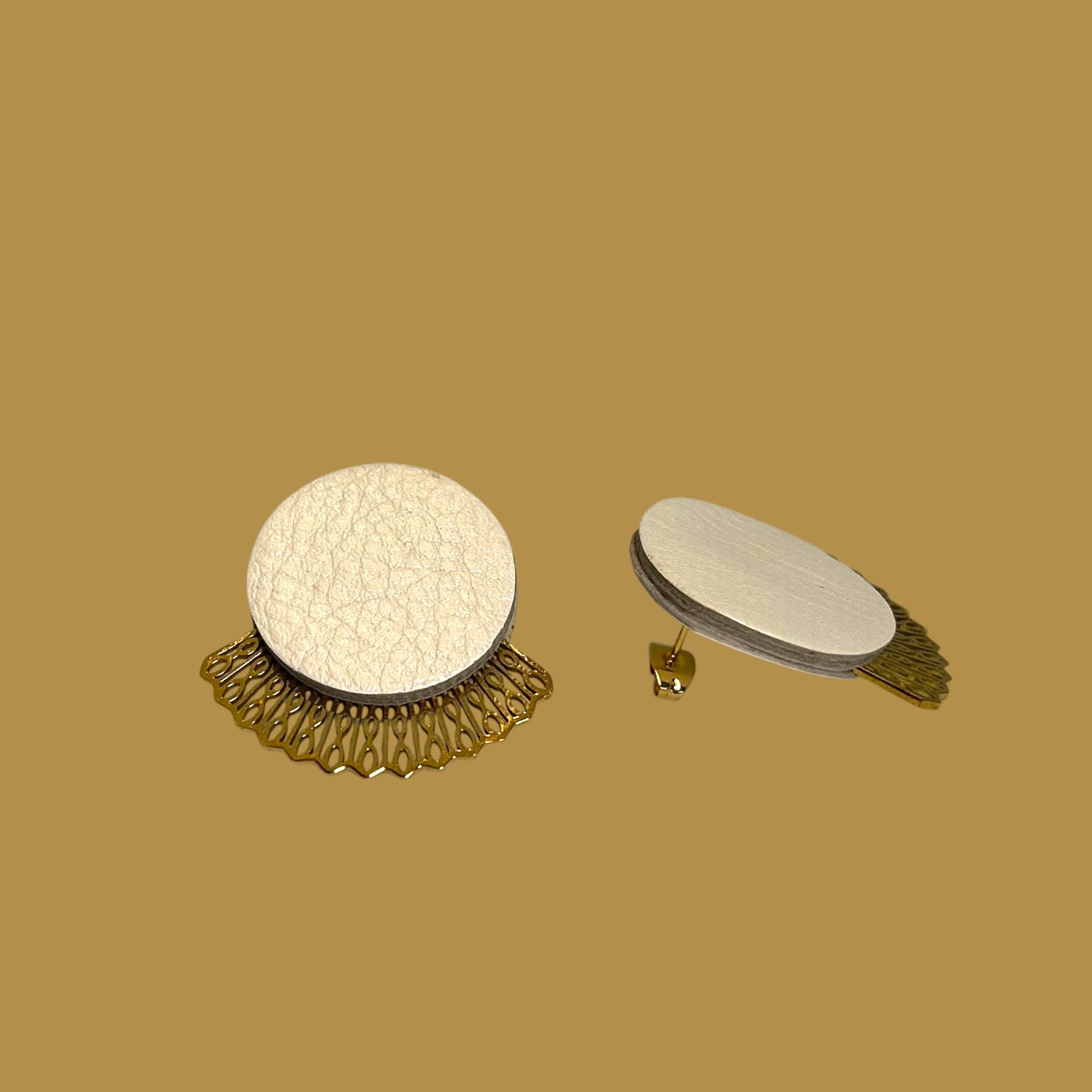 Boucles d'oreilles -MADRID- CUIR blanc poudré irisé-