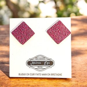 Boucles d'oreilles puces - KARREZ- cuir rose bonbon irisé-