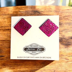 Boucles d'oreilles puces - KARREZ- cuir rose fuchsia métallisé-